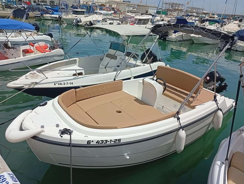 Malaga: 6-Seater Speedboat License-free Boat Rental - Captain Mode: How the Instructor Handoff Works