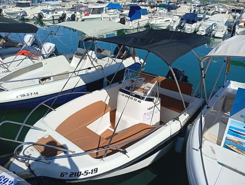 Malaga: 6-Seater Speedboat License-free Boat Rental - Comfort on Board: Bluetooth, Sunshade, and Seats That Actually Help
