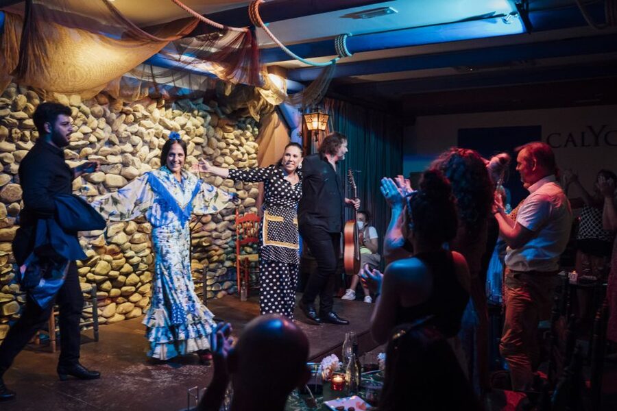 Malaga: Authentic Flamenco Show at El Gallo Ronco - Language and hosts: you will not feel lost