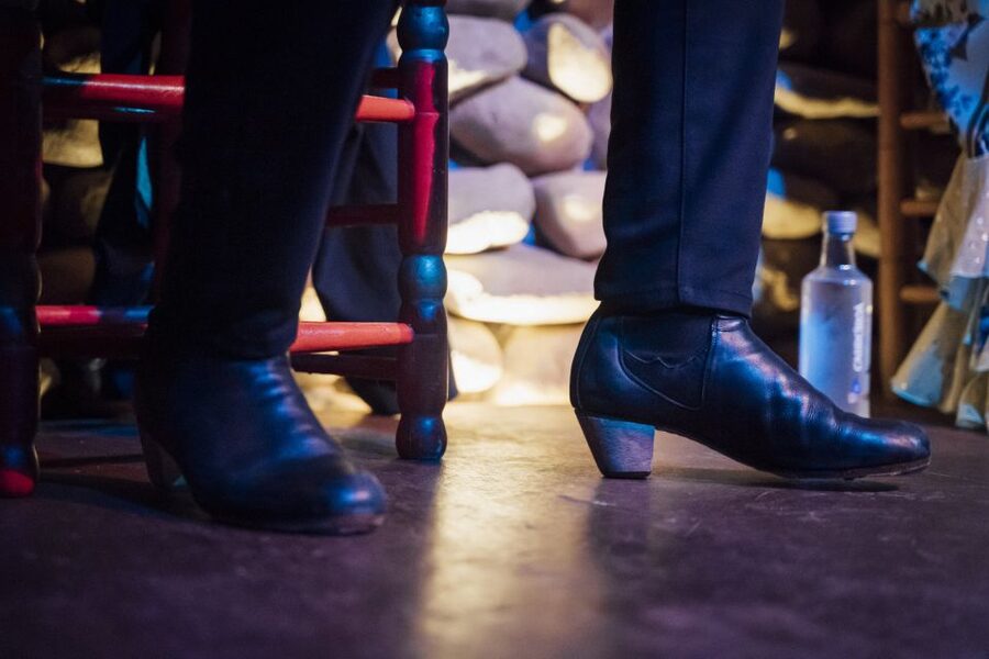Malaga: Authentic Flamenco Show at El Gallo Ronco - Timing tips: how to choose your night and get the best seat
