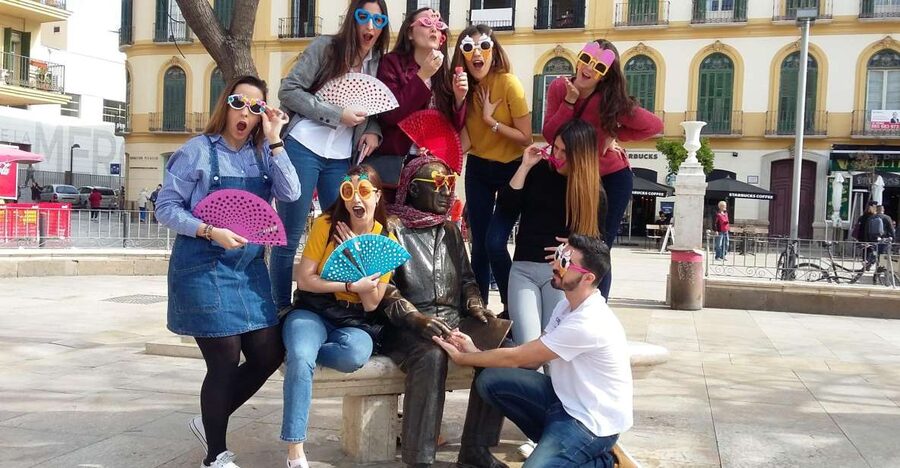 Malaga: Bachelorette Party Treasure Hunt - Treasure Bag Highlights: Snacks, Games, and the Picasso Photo Shoot