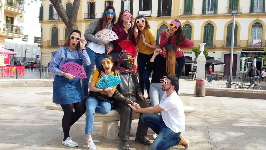 Malaga: Bachelorette Party Treasure Hunt - The Hen-Party Friendly Route: From Fuente de Génova to Malaga Cathedral