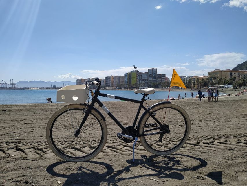 Malaga: Bike Rental for City Discovery Route & Beaches - Picking up your ride at La Bicicletta (and what you’ll have)