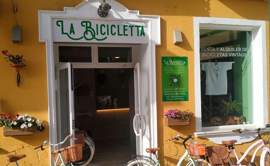 Malaga: Bike Rental for City Discovery Route & Beaches - Malagueta sunsets and sea views you can actually linger for