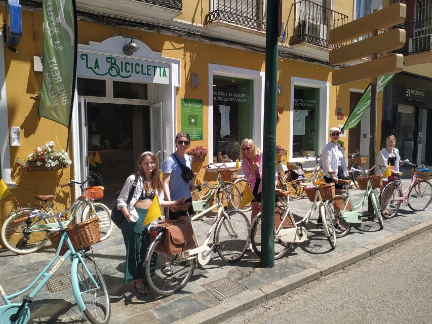 Malaga: Bike Rental for City Discovery Route & Beaches - El Palo and the cirinquitos: where the seafood stop fits