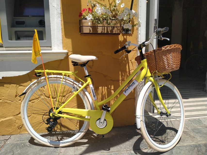 Malaga: Bike Rental for City Discovery Route & Beaches - Historic center corners when you want the city mood