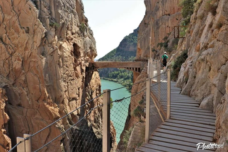 Málaga: Caminito del Rey and Álora Village Tour with Tapas - What the trail feels like: the narrow sections and the time factor