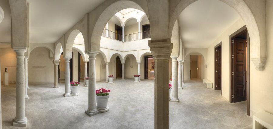 Málaga: Carmen Thyssen Museum Ticket - Doing It Self-Guided vs Adding a Guide