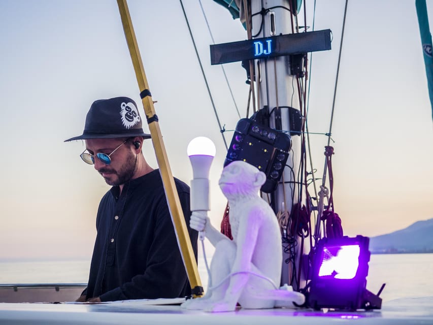 Malaga: Catamaran Sunset or Night Cruise w/ Live DJ & Drink - Meeting point and timing: how to keep it stress-free