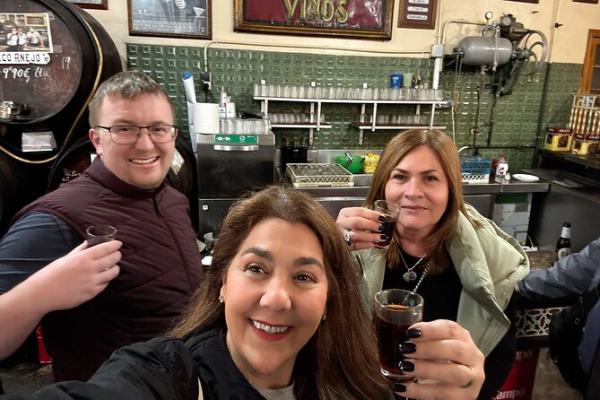 Málaga Center Tapas Tour - The guide factor: lively hosts and cultural context