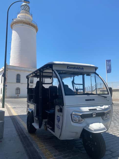 Malaga: Christmas Night Tour and Lights with Tuk Tuk - What the small-group ride feels like: blankets, music, and photo help