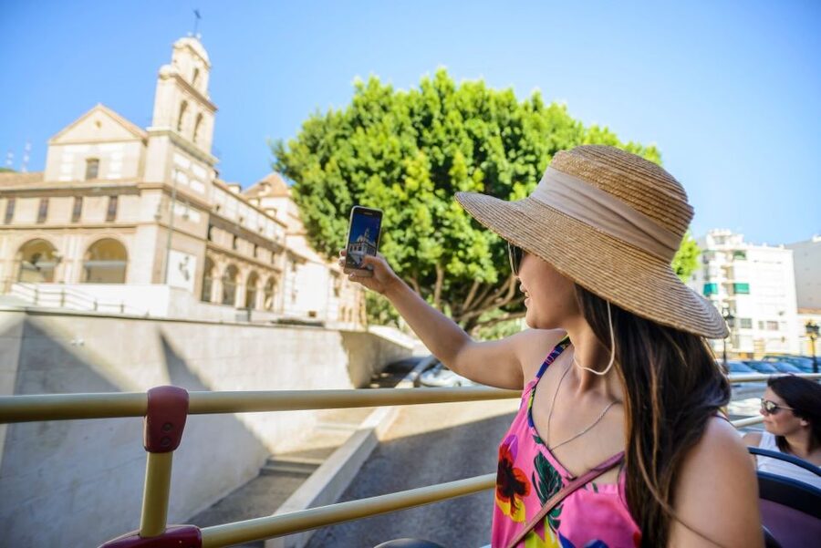 Malaga: City Sightseeing Hop-On Hop-Off Bus Tour - Alcazaba and Castillo de Gibralfaro: how to turn one stop into real time
