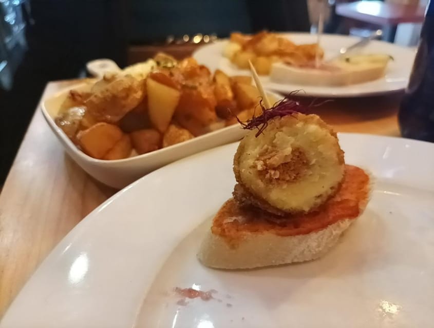 Malaga: Food Tour with Local Guide, Tapas, and Drinks - Stop by stop: how each flavor category earns its place