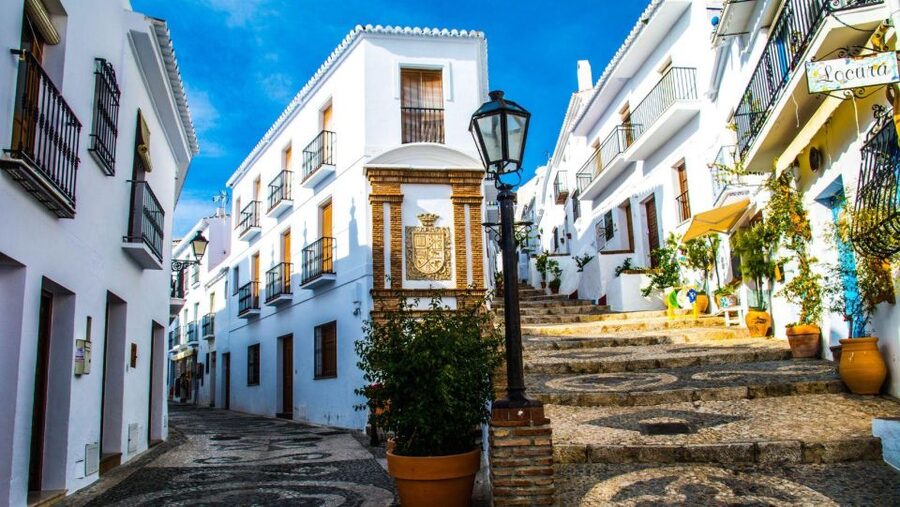 Malaga: Frigiliana & Nerja Tour with Local Product Tastings - Frigiliana: White Streets, 2 Hours To Wander Like a Local