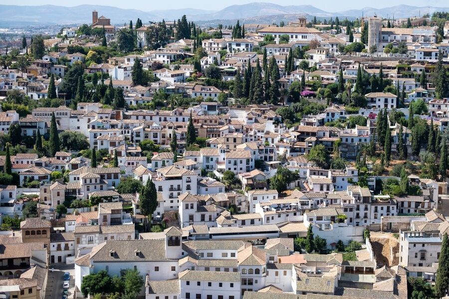 Malaga: Granada Day Trip with Alhambra, Palaces and Gardens - Key highlights you’ll actually feel