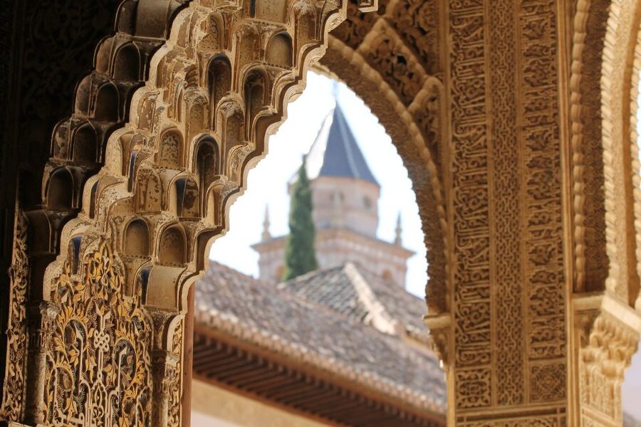 Malaga: Granada Day Trip with Alhambra, Palaces and Gardens - Nasrid Palaces: the rooms, the symbols, and why a guide helps