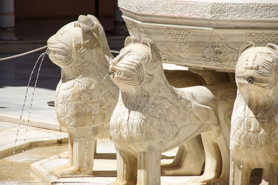 Malaga: Granada Day Trip with Alhambra, Palaces and Gardens - Who should book this day trip from Malaga?