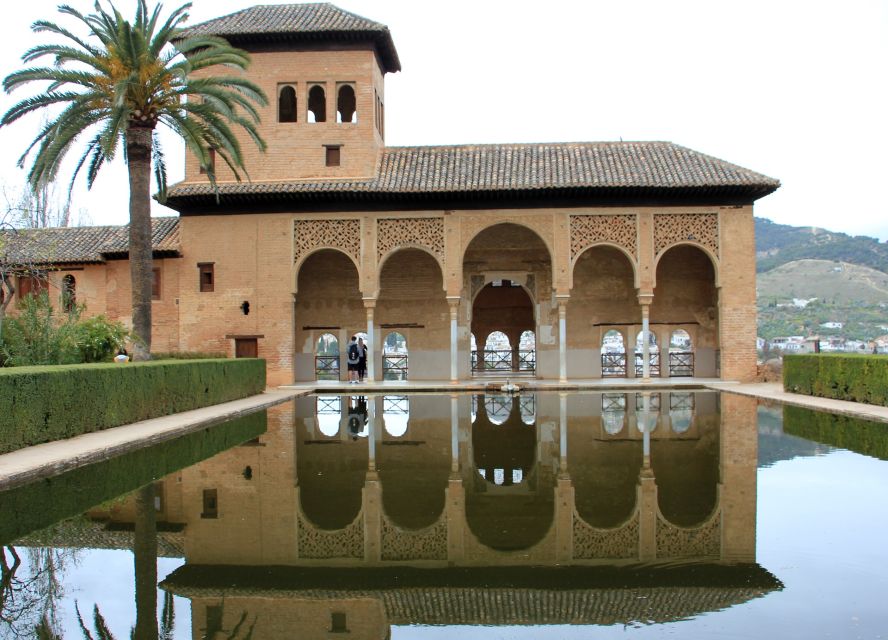 Malaga: Granada Day Trip with Alhambra, Palaces and Gardens - Should you book? My quick decision guide