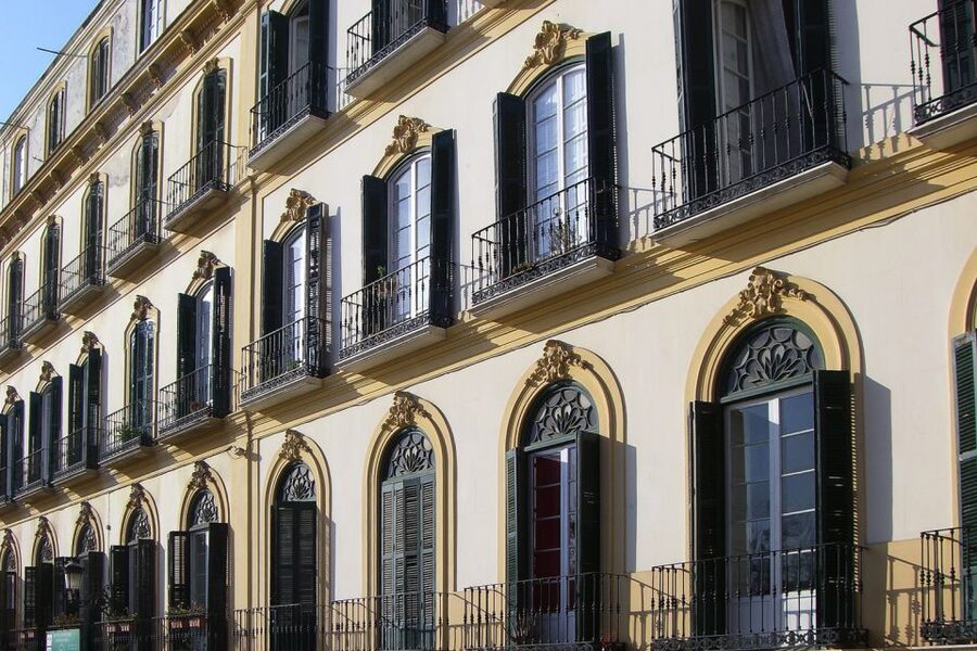Malaga: Guided tour of Picasso's Birthplace Museum - Inside the Birthplace Museum: Elegant Rooms and Visual Clues