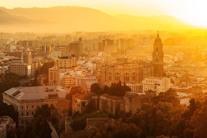 Malaga Highlights, Old Town & Viewpoints Walking Tour - Meeting at Fuente de Génova: easy start in the Centro