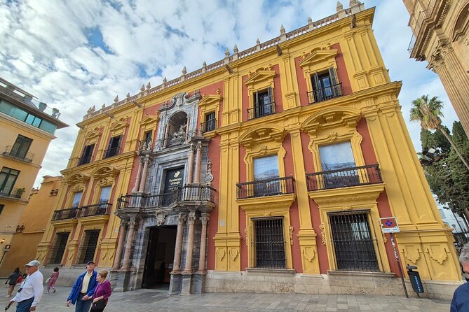 Malaga Highlights Shore Excursion with Tapas and Drinks - Plaza de la Merced: the bar zone and the Picasso birthplace