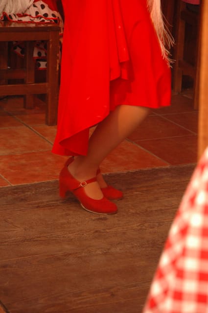 Málaga: Learn to dance flamenco rumba in 45 minutes - Caterina’s Teaching Style: Clear Steps and No-Ego Fun