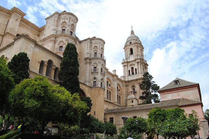 Malaga Monuments Private Walking Tour - A garden break at Parque de Malaga
