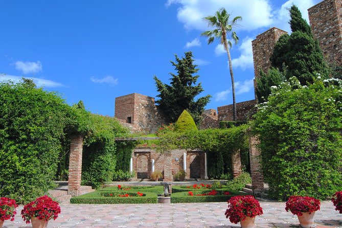 Malaga Monuments Private Walking Tour - Getting oriented in Malaga: Plaza de la Marina first