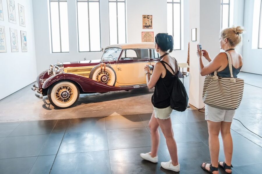 Málaga: Museo del Automóvil y la Moda Ticket - Dream cars and 50s Americana: Cadillacs and the American “look”