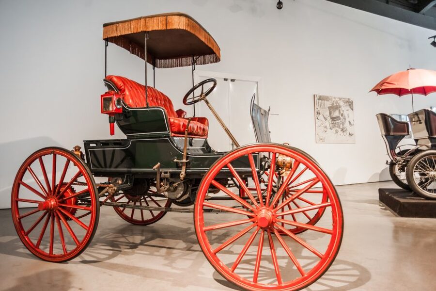 Málaga: Museo del Automóvil y la Moda Ticket - The fashion side is not background noise