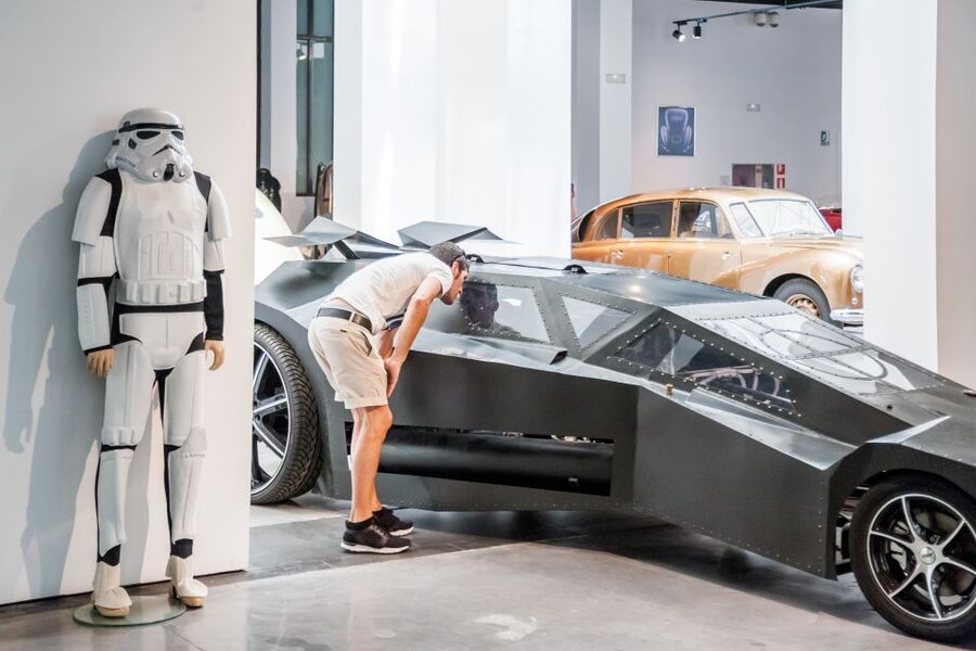 Málaga: Museo del Automóvil y la Moda Ticket - Guided tour vs self-guided: what changes