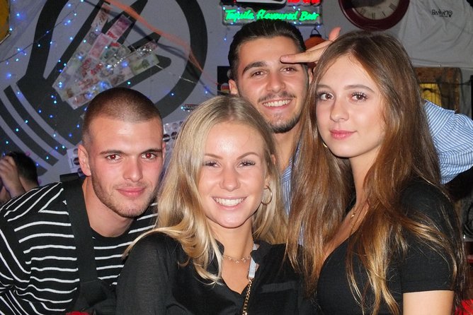 Malaga Nightlife Pub Crawl Tour with Drinks and Clubs Entry - Where you meet and how the night is timed