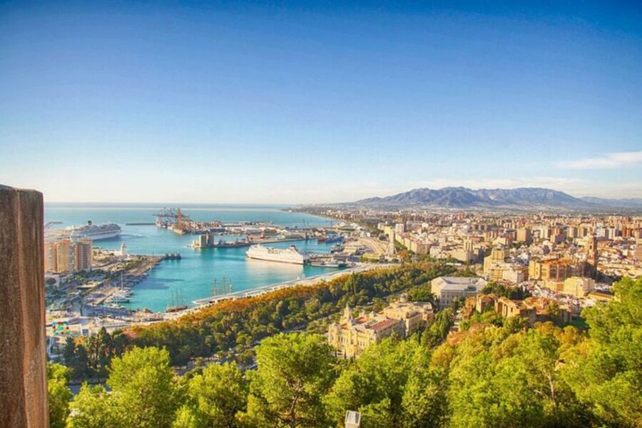 Malaga: Private custom Walking tour with a local guide - Starting the walk: pickup, meeting point, and first impressions