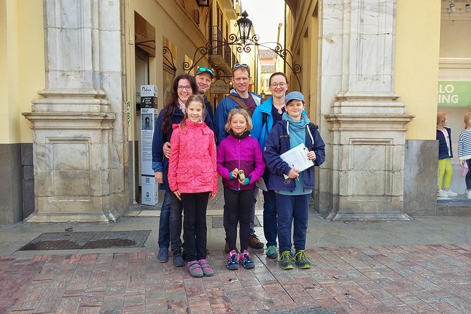 Málaga: Private Sightseeing Treasure Hunt - Should You Book This Tour?