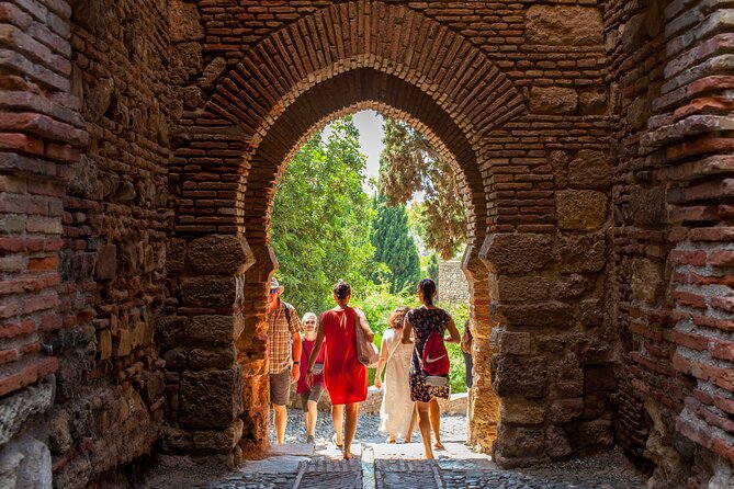 Malaga Private Walking Tour, Alcazaba & Catamaran Cruise - Guides and group experience: the difference is the human touch