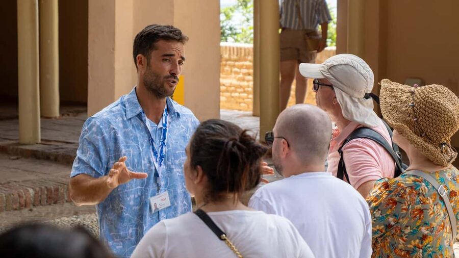 Málaga Private Walking Tour, Roman Theater, and Alcazaba with Tickets - A Private 2.5-Hour Walk That Helps You See Málaga in One Pass