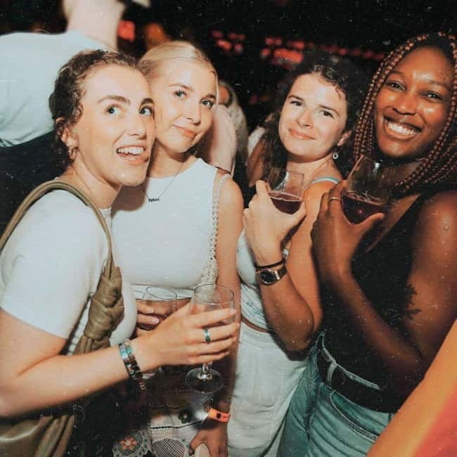 Málaga: Pub Crawl Málaga Madness - Included drinks plan: how the 4 drinks affect your budget
