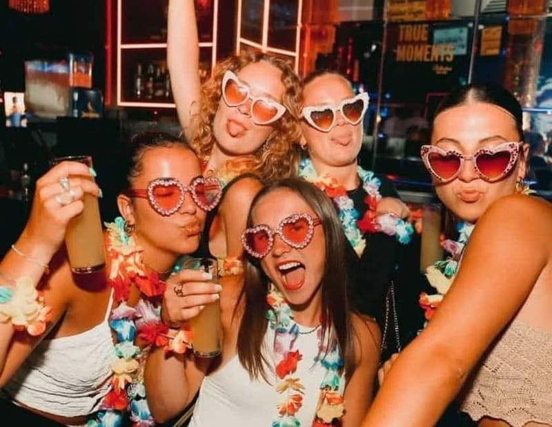 Málaga: Pub Crawl Málaga Madness - The 10:30 PM to 1:00 AM route: simple walking, big payoff