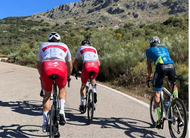 Málaga: Road Bike Tour with Guide and Bike Rental - Safety on a fast day: what’s included and what you control