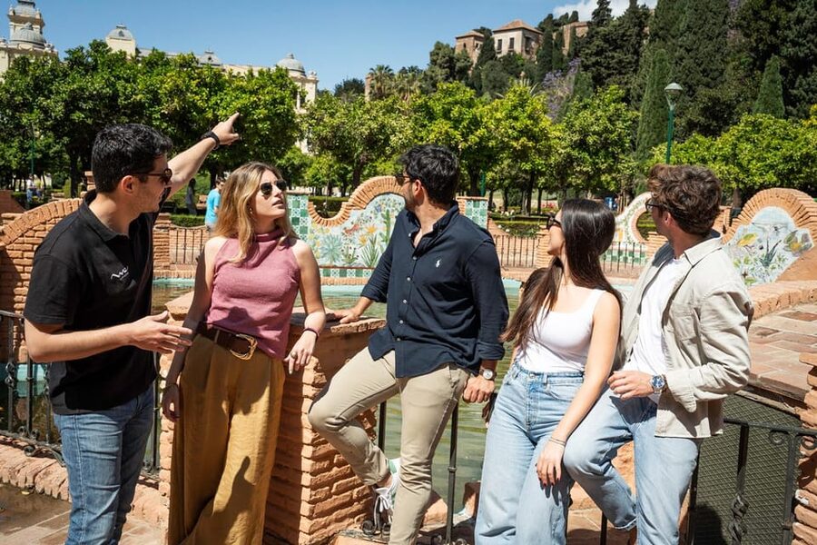 Málaga: Tapas, Wine & Rooftops Private Tour - Small details that make the night go smoother