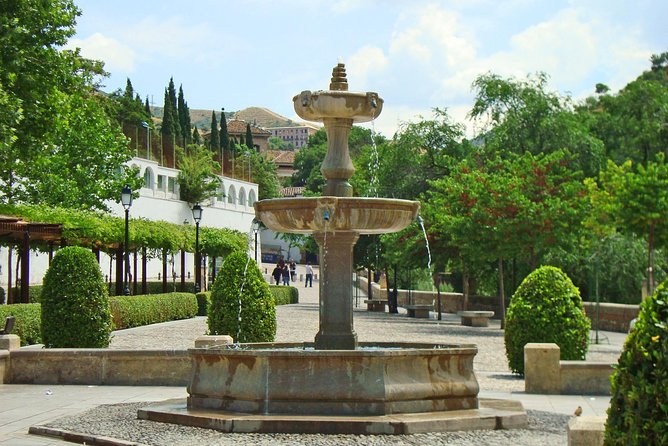 Malaga to Granada trip with Alhambra tickets included - Skip-the-line Alhambra access: what it really buys you