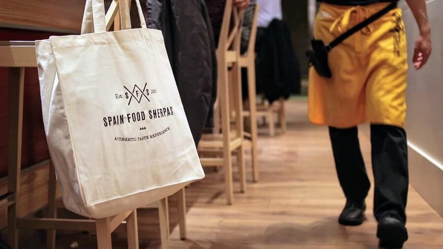MALAGA: ULTIMATE FLAMENCO & TAPAS TOUR - The 1840 tavern start: Malaga wine and rustic nibbles
