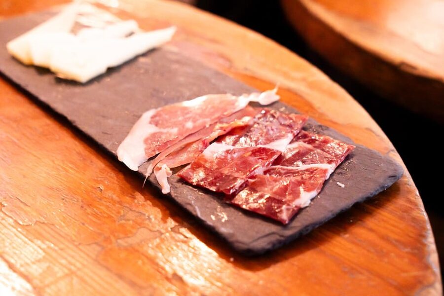 Malaga: Wine and Tapas Tour with Tastings and Drinks - Guides Make the Difference: Names You Might Get and What to Expect from Them