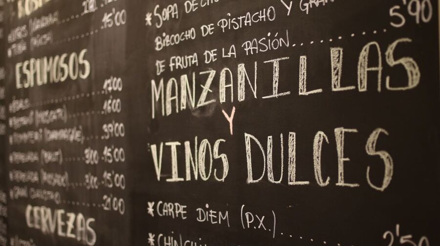 Málaga: Wine & Tapas Tour - Getting started on Calle Marqués de Larios (and finding the right meeting spot)