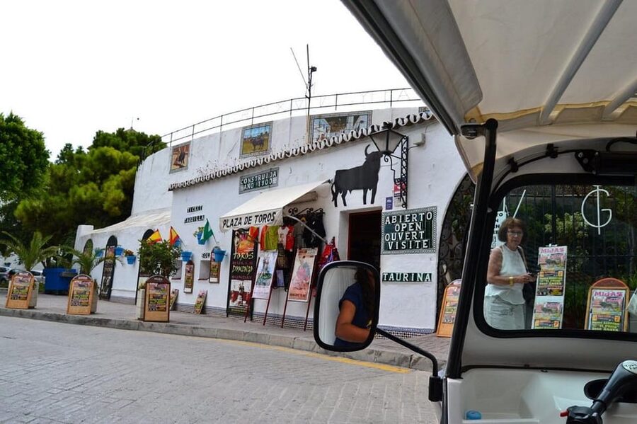 Mijas: Panoramic city tour with an electric Tuk Tuk - The first driving pass: scenic route without the walking tax