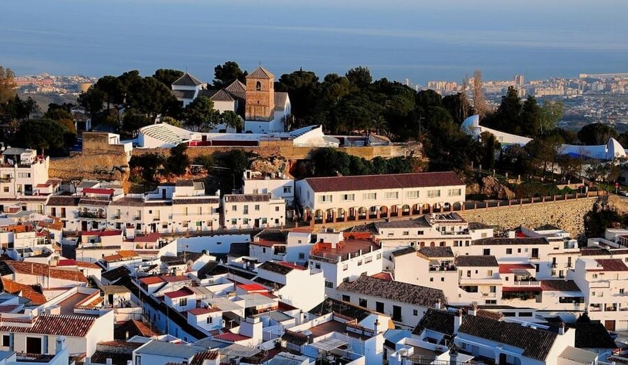 Mijas: Panoramic city tour with an electric Tuk Tuk - Final driving segment and return to Monumento al pastor de Mijas