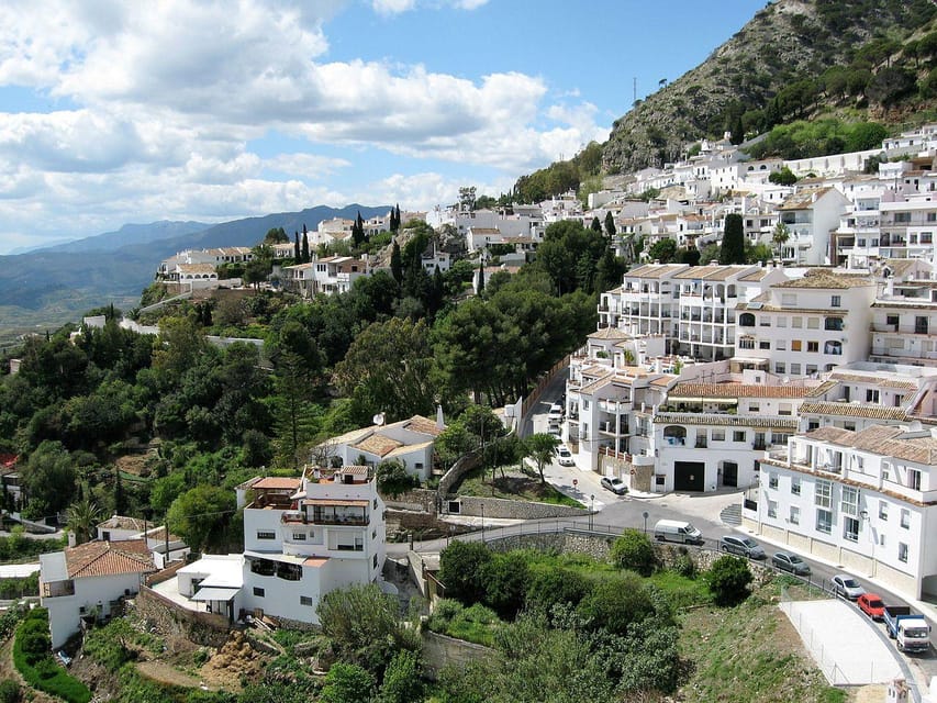 Mijas: Panoramic city tour with an electric Tuk Tuk - Where the tour starts: Carromato de Max area is the easy win