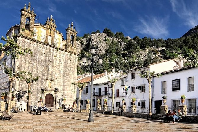 Minibus Tour - White Villages (Grazalema and Zahara de la Sierra) - Zahara de la Sierra: lake views and an optional old watch-tower walk