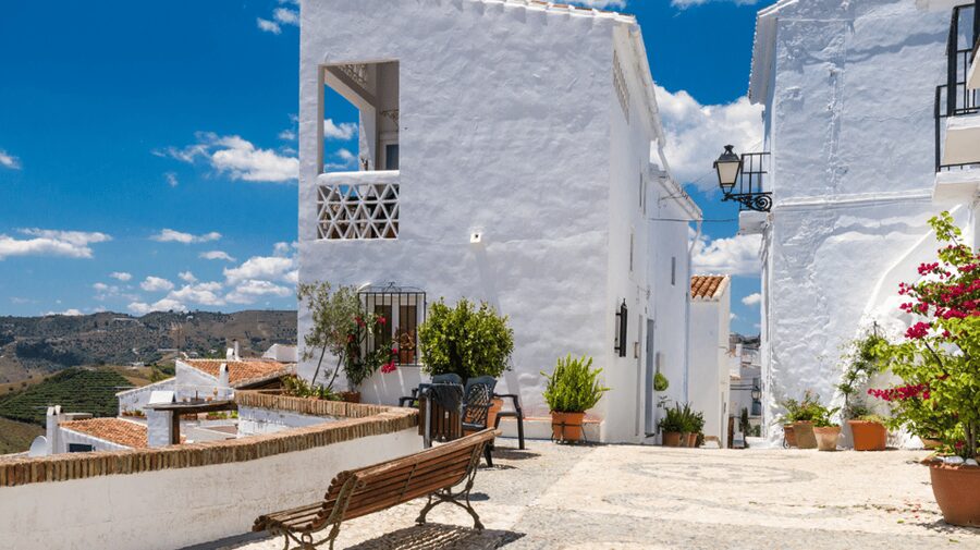 Nerja and Frigiliana from Málaga: the mountain and the sea - Caves of Nerja: plan for a stop that changes the tempo