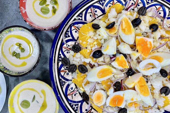Paella and Sangria Workshop in Malaga - Valencian paella technique: rice, liquid, and your secret move